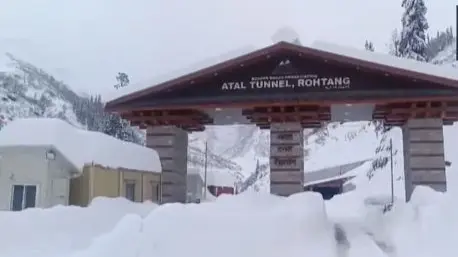 HP: Snow Accumulates at Atal Tunnel After Heavy Snowfall in Manali Halting Vehicular Movement Snow at Atal Tunnel