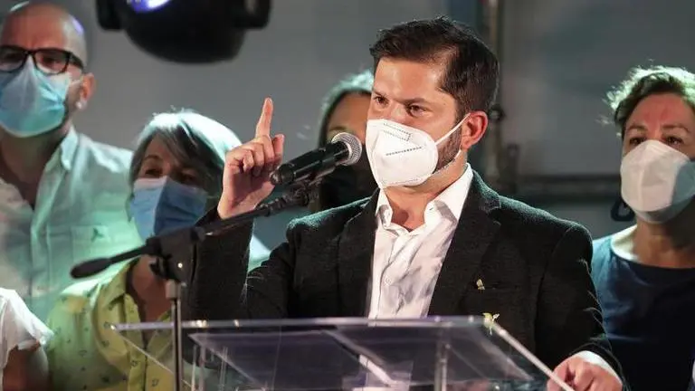 Chile President Pinera meets President-elect Boric Gabriel Boric