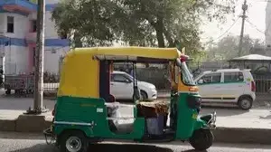 A fatal Vrindavan auto-rickshaw accident took a devotee's life, injured 4.