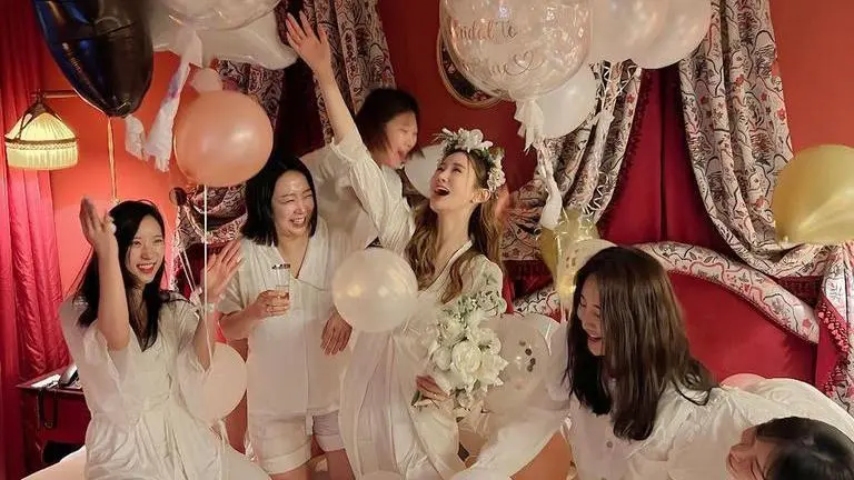 Lee Da Hae shares photos from fun-filled bridal shower ahead of wedding with Se7en Lee Da Hae