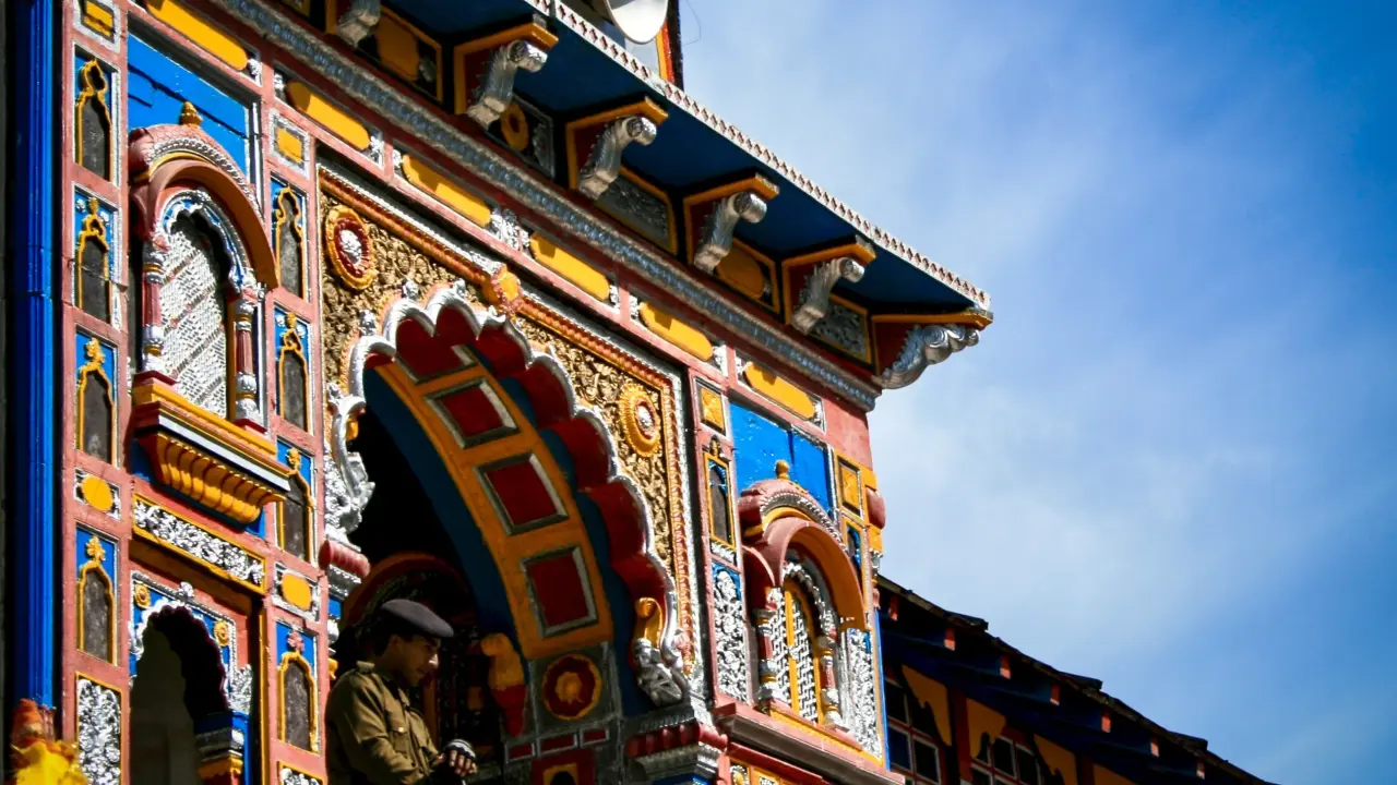बद्रीनाथ चढ़ावा चोरी मामले में बड़ा अपडेट, मंदिर के पूर्व अधिकारी राजेंद्र चौहान अरेस्ट, 4 घंटे की पूछताछ के बाद हुई गिरफ्तारी SIT arrested former Badrinath Temple official Rajendra Chauhan in Badrinath Temple Donation Theft Case