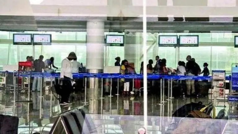 Flight operations at Srinagar Airport remain suspended on day 3 due to heavy fog Srinagar airport