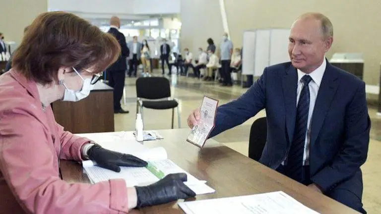 Russian officials: 78% of voters back extending Putin's rule
