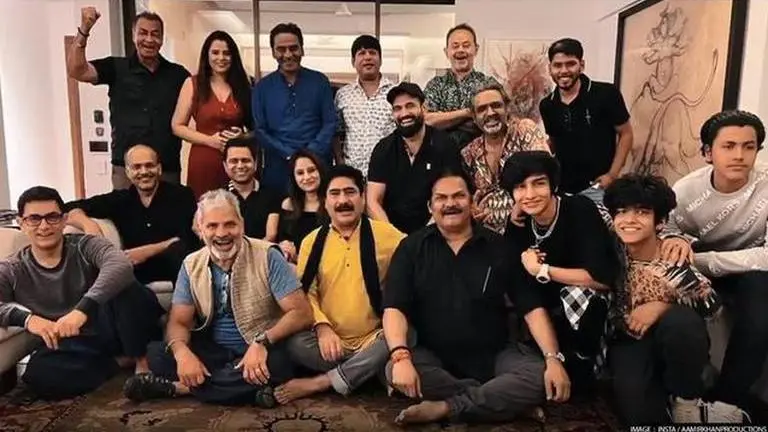 Aamir Khan hugs, chats with 'Lagaan' team after 21 years on reunion event; Watch aamir khan