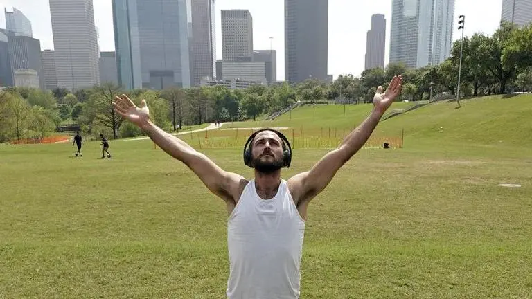 Fitness enthusiasts think outside the gym during coronavirus