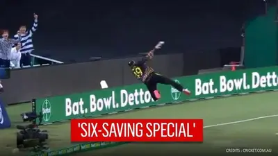 Steve Smith deprives Virat Kohli of a deserving six by a 'six saving special' at boundary Steve Smith