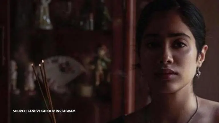 Janhvi Kapoor croons Lata Mangeshkar's 'Bholi Si Surat', video gets netizens talking Janhvi Kapoor