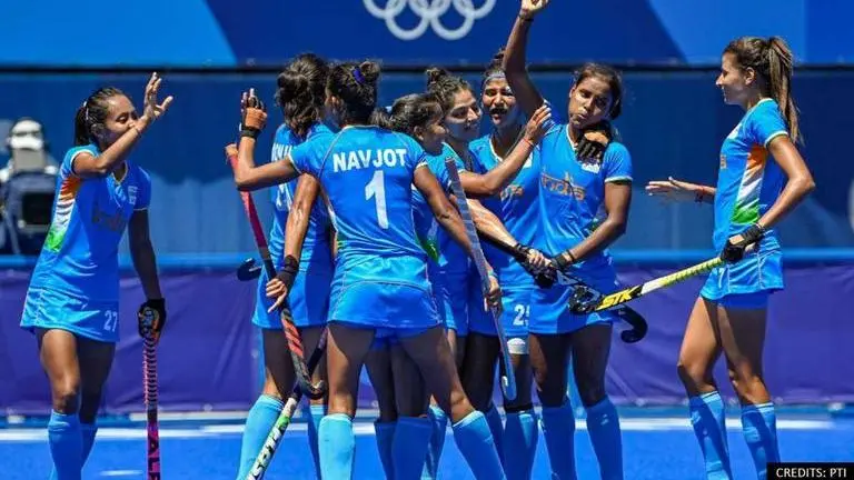 Former players felicitate members of Indian women's hockey team hockey
