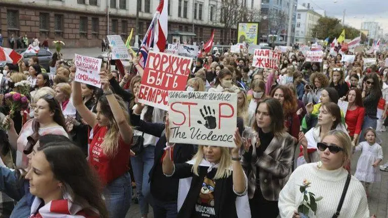 Thousands of women in in Belarus protest against Lukashenko