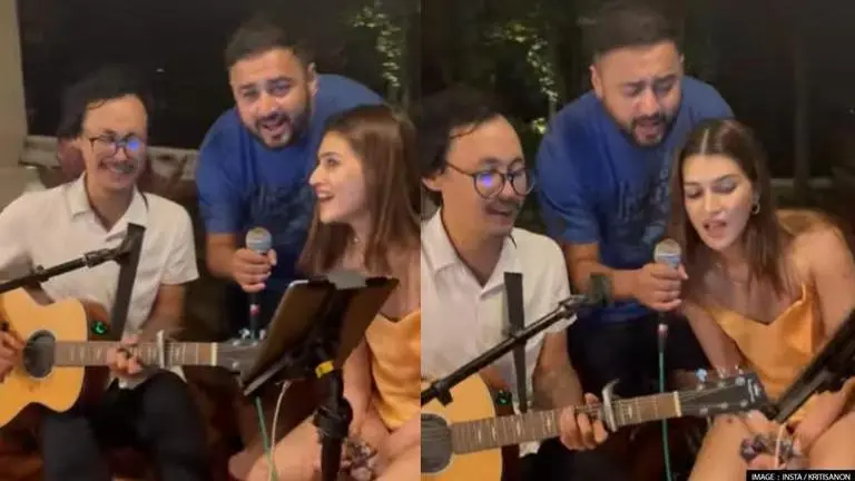 Kriti Sanon teams up with buddy Amar Kaushik for soulful rendition of 'Tum Se Hi'; watch Kriti Sanon