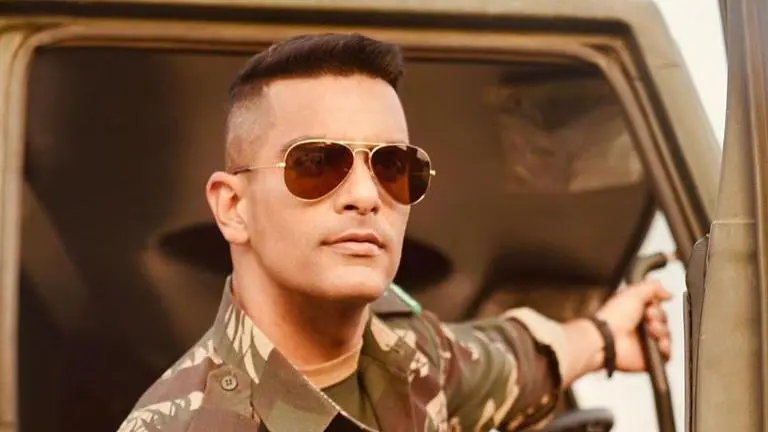 Angad Bedi shares glimpse of heart-melting congratulations for his film 'Gunjan Saxena'