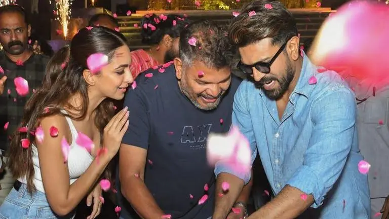 Ram Charan celebrates birthday early with Kiara Advani, director Shankar on sets of RC15 ram charan