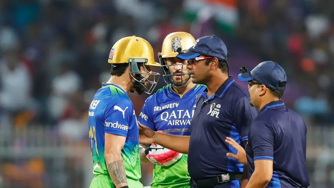 'IT'S AN UNFAIR CALL': Cricket world REBUKES umpire for giving Virat Kohli out during KKR vs RCB Virat Kohli