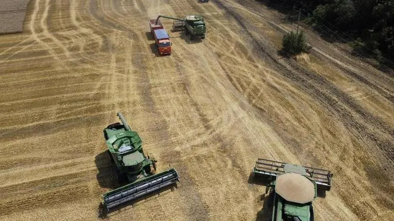 Ukrainian grain inflow triggers protests by angry farmers in Poland, Bulgaria