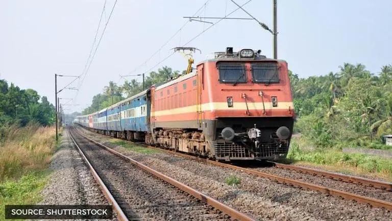 Delhi to Bengaluru special train details, timings, booking and fare details delhi to bengaluru