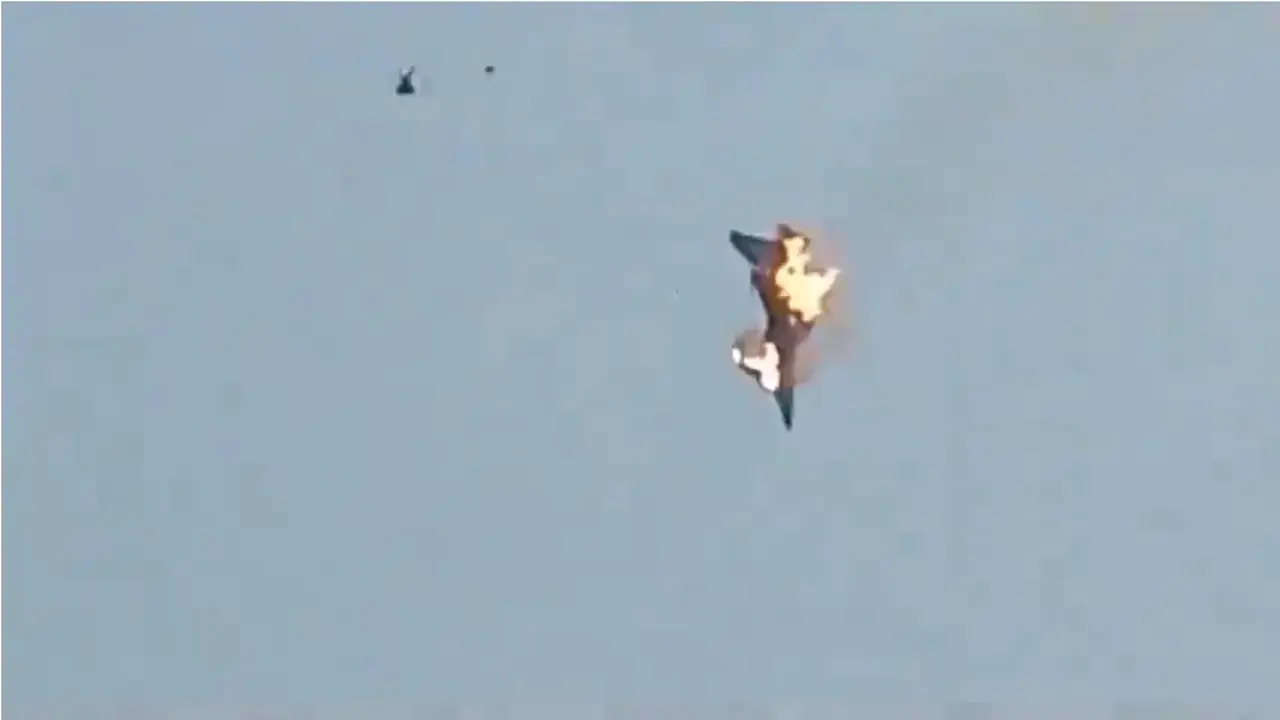 Bangladesh Air Force Training Aircraft Crashes Into River, Pilot Killed Pilot killed after Bangladesh training aircraft nosedives, crashes into river