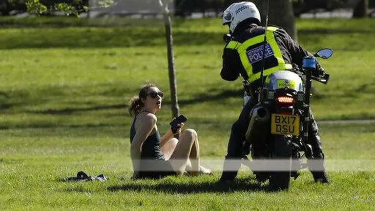 Police patrol London parks as lockdown continues