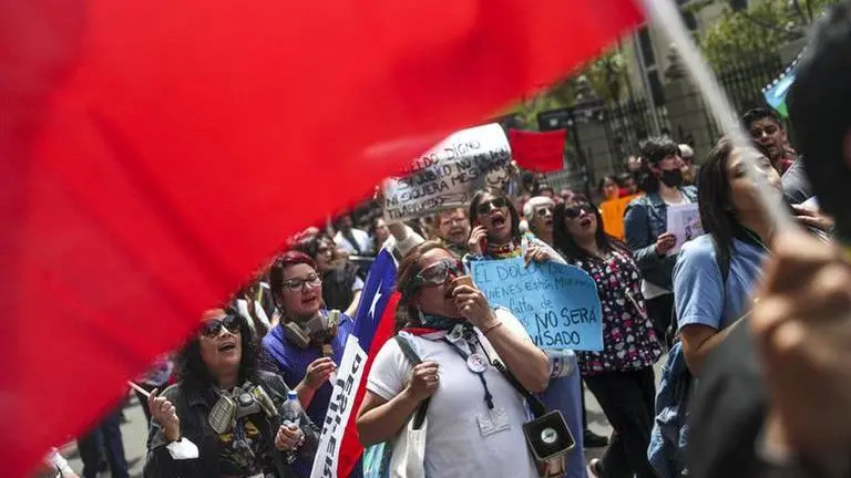 Hundreds protest in Chile demanding access to pensions