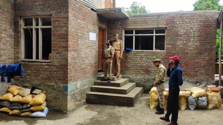 J&K Police launch crackdown on drug smugglers, dismantle contraband ...