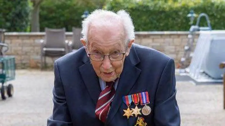 Fundraising hero Captain Tom made honorary colonel