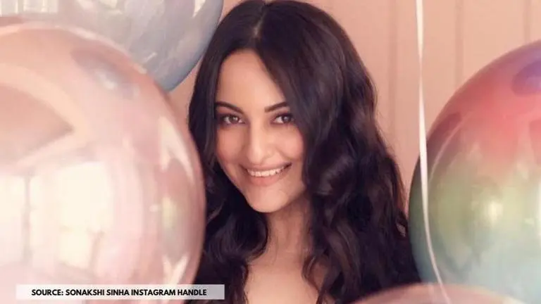 Sonakshi Sinha enjoys some downtime with her team on the sets of her next | See picture Sonakshi Sinha
