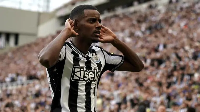 Isak scores 2 as Newcastle dismantles Aston Villa 5-1 to make early Premier League statement Alexander Isak