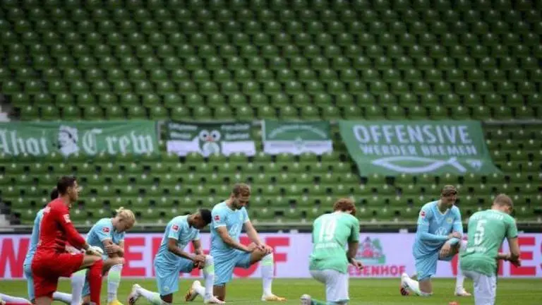 More German teams kneel before games, Wolfsburg beats Werder Bundesliga