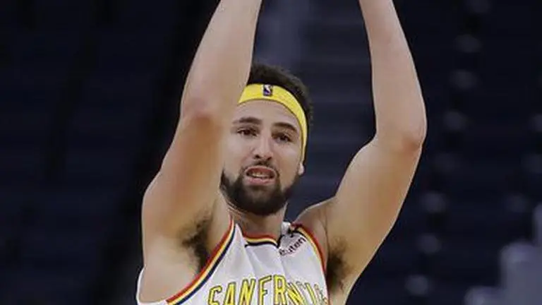 Warriors guard Klay Thompson suffers right leg injury