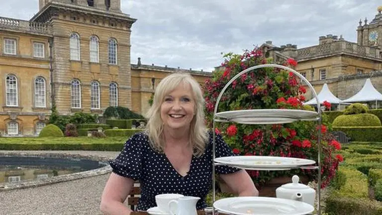 UK reporter mixes up 'dog walkers' & 'joggers' on live TV & netizens can't keep calm UK