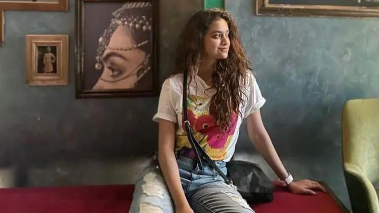 Keerthy Suresh goes 'casual' during her 'home shoot', shares photos from 'shoot diaries' keerthy suresh