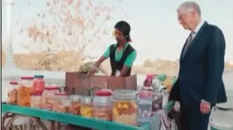 Bill Gates With Dolly Chaiwala
