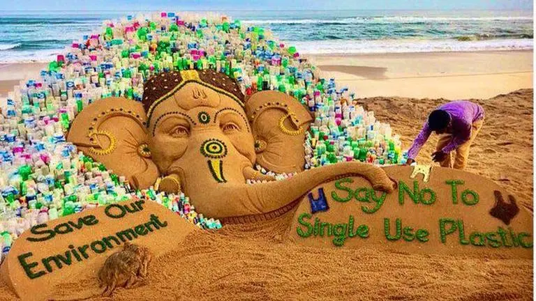 Sudarsan Pattnaik's eye-opening anti-plastics Ganesh Chaturthi art Sudarsan Pattnaik