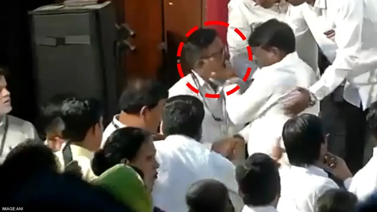 Pune: FIR Against BJP MLA Sunil Kamble for Slapping Cop on Duty Sunil Kamble seen slapping cop at Pune event