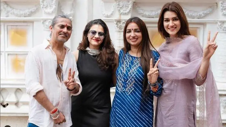 Kajol to reunite with Tribhanga co-star Tanvi Azmi for Kriti Sanon starrer Do Patti Kriti Sanon