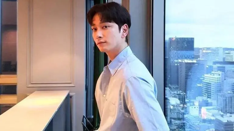 2PM’s Hwang Chan- sung announces pregnancy with longtime girlfriend; to tie the knot soon 2PM