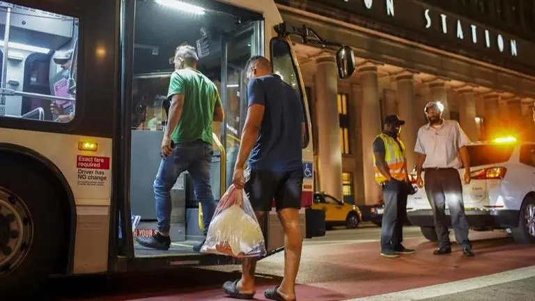 Serbia: 9 migrants found among aluminum rolls in truck