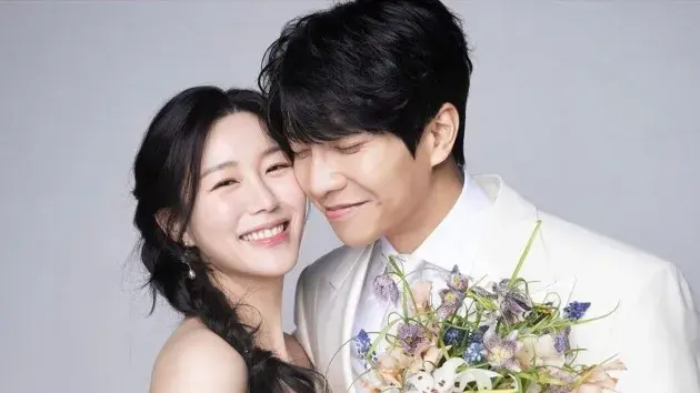 Korean stars Lee Seung Gi, Lee Da In expecting first child after April wedding Lee Seung Gi and Lee Da In