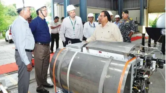 Fuel cell-based capsule power plant for DRDO's heavy autonomous underwater vehicle being showcased by NMRL scientist to SV Kamat.