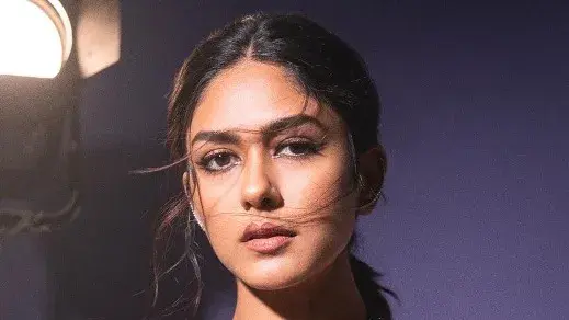 When Mrunal Thakur Was Refused Speech At Award Event In Favour Of Star Kids Mrunal Thakur