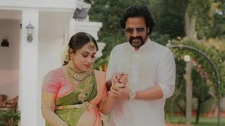 Parents-to-be Pearle Maaney, Srinish Aravind share glimpses from traditional baby shower | PHOTOS Pearle Maaney