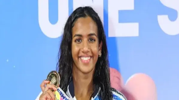 Swimmer Nina Venkatesh wins her fourth gold, Virdhawal Khade does the double Nina Venkatesh showing her gold medal