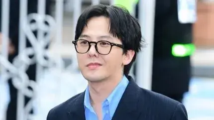 G-Dragon's glasses sell-out instantly after his voluntary appearance at police station G-Dragon