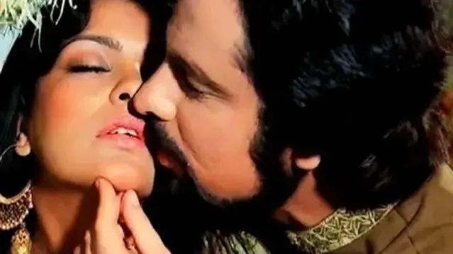 Did Sanjay Khan injure Zeenat Aman's eye? Here's a lowdown on couple's controversial relationship Zeenat Aman, Sanjay Khan