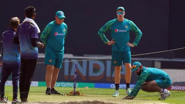 Morne Morkel checking the pitch