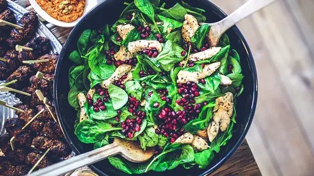 Asparagus to Spinach: 6 foods to naturally detox at home Spinach Salad Bowl