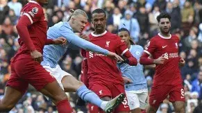 Manchester City vs Liverpool LIVE Streaming: How To Watch Premier League LIVE In IND, US, UK and AUS Erling Haaland in a fray of Liverpool players.