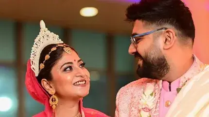 Durga actress Sandipta Sen ties the knot with Hoichoi CEO Soumya Mukherjee, first photos out Sandipta Sen gets married to Hoichoi CEO