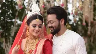 Jaalbandi fame Darshana Banik ties the knot with Bengali actor Saurav Das, first pics of couple out Darshana Bainik-Saurabh Das