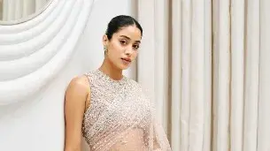 Janhvi Kapoor says she finds dating actors ‘chaotic’ amid relationship rumours with Shikhar Pahariya Janhvi Kapoor