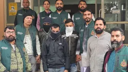 Police seize 50 lakh fake Indian currency notes from doctor, his associates in Delhi Accused of supplying fake currency Indian notes arrested.